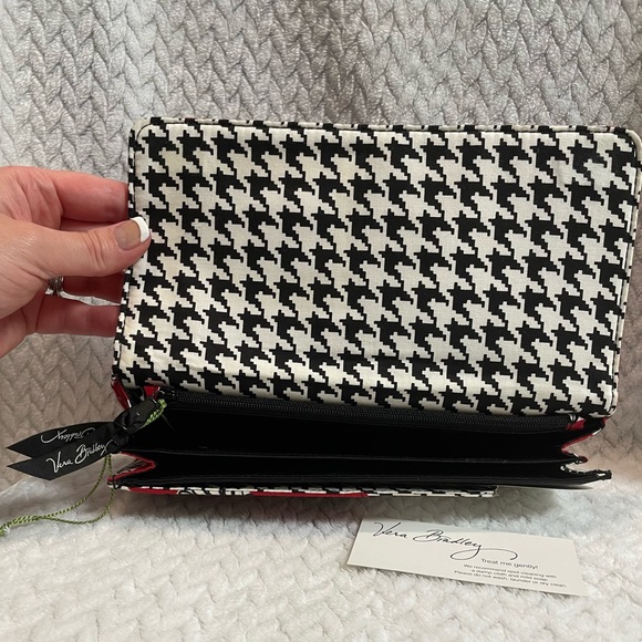 Vera Bradley Travel Passport Wallet Deco Daisy Retired Pattern. New! - Picture 4 of 4